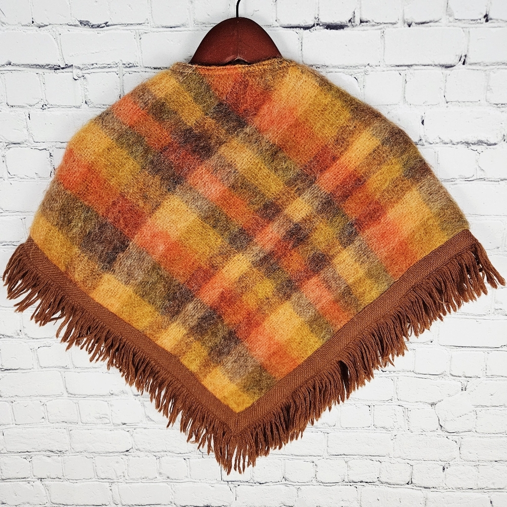 STRATHTAY ORIGINALS | vintage mohair plaid fringe button up short cape poncho - Picture 3 of 4